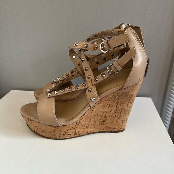 Marc Fisher | Lorda Spike Leather Wedge Nude - Picture 3 of 5